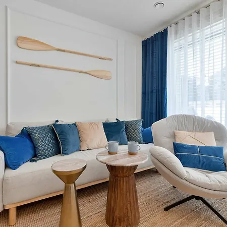 Luxury With Balcony By Renters