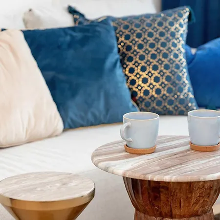 Luxury With Balcony By Renters Διαμέρισμα *