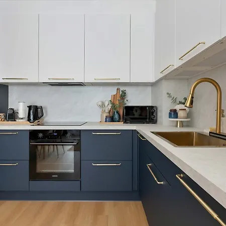Διαμέρισμα Luxury With Balcony By Renters *