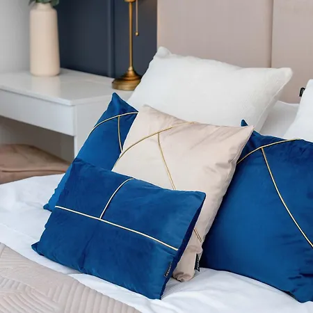 Luxury With Balcony By Renters Διαμέρισμα *