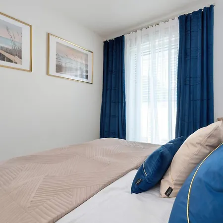 Luxury With Balcony By Renters Διαμέρισμα *